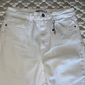 NWT Zara High Waisted White Jeans with Rip and Slit hem